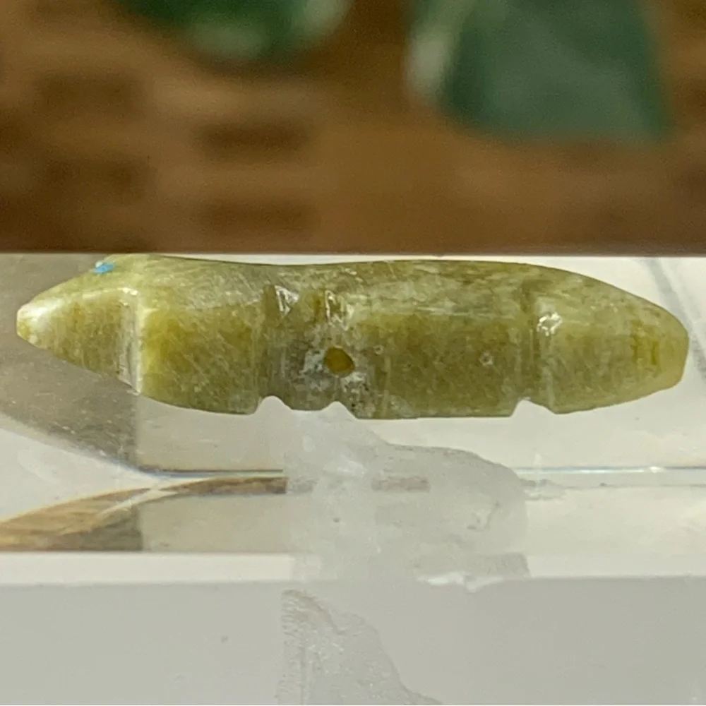 Native American Style Zuni Fox Wolf Fetish Bead Carved Stone Miniature Animal